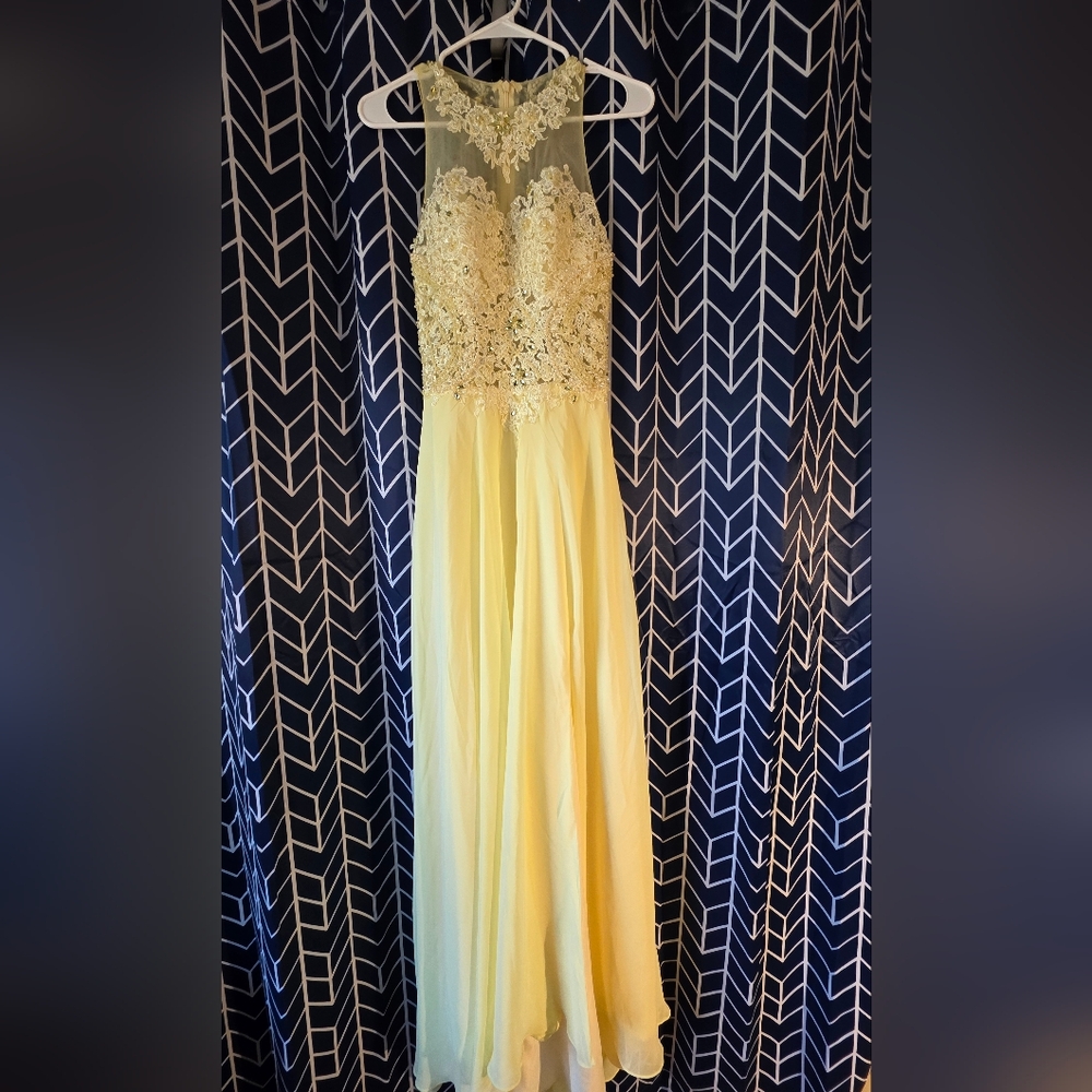 Elegant Yellow Lace Bodice Evening Dress